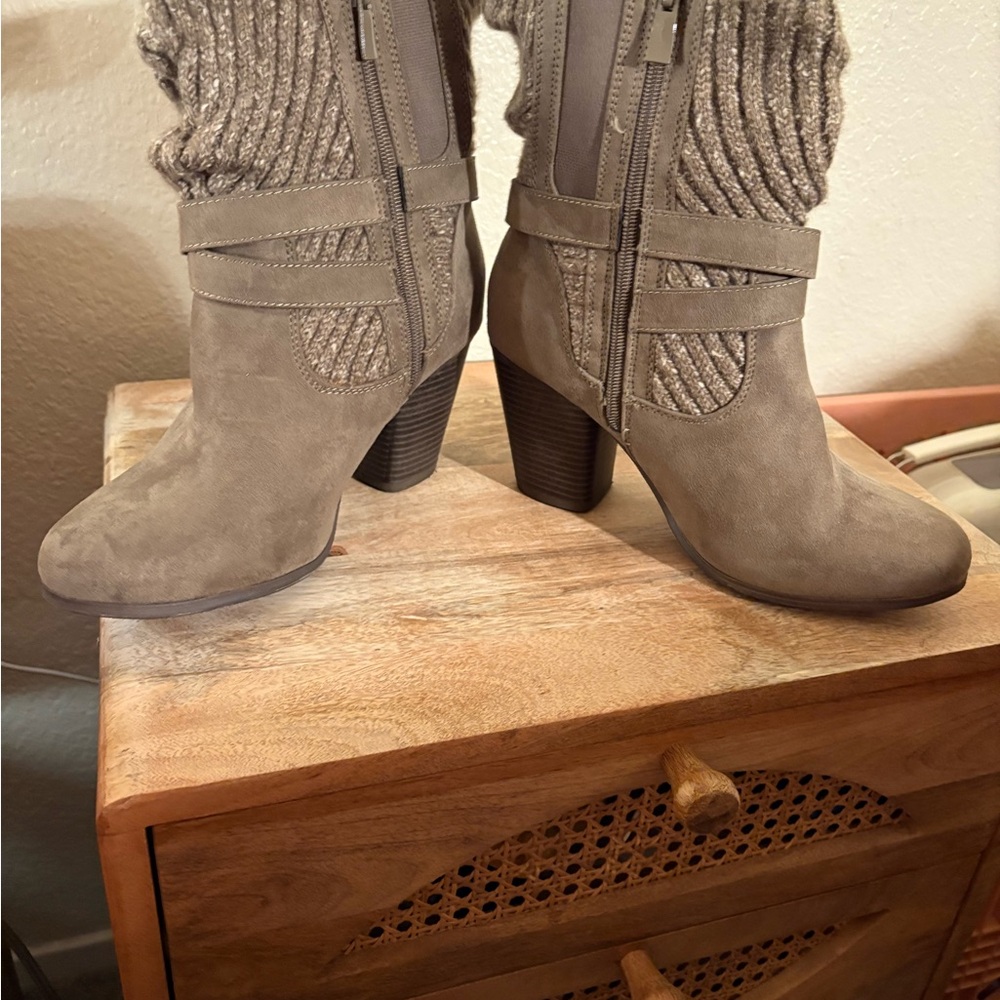 Stylish Women's Ankle Boots in Taupe - Wide Widgh - Picture 3 of 5